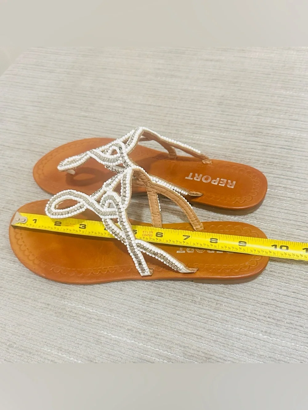 Report Women's Beaded Thong Sandals White Leather Straps Brown Sole Size 8,5